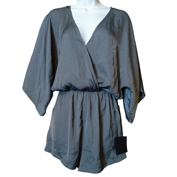 Lulus Romper Women's XS Short Sleeve Shorts Romper Elastic Waist V-Neck New - Picture 1 of 7